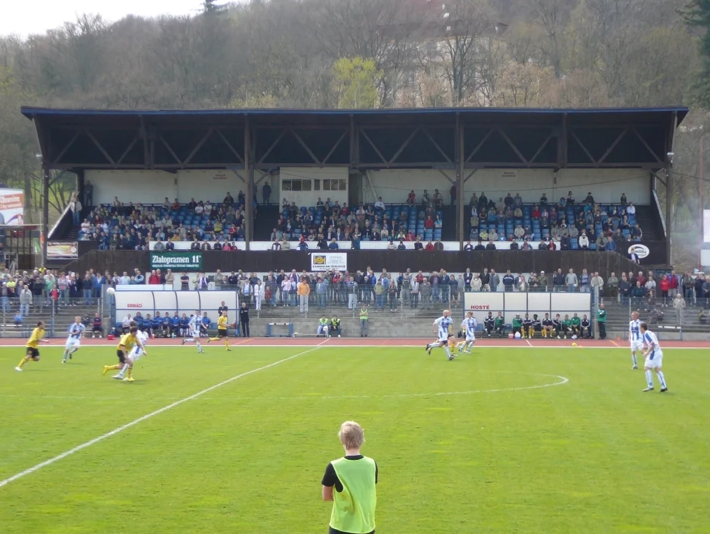 Poznejte Městský stadion v Karviné jeho historii, architektonické prvky a roli v životě města a fotbalové kultuře